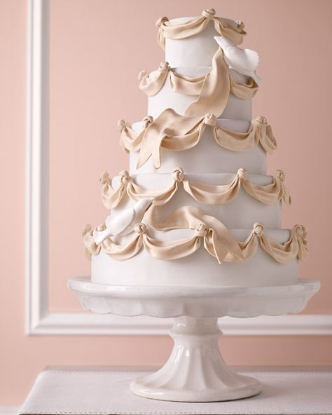 29 Wedding Cakes with Vintage Vibes Ribbon Cake, Traditional Wedding Cakes, Small Wedding Cakes, Romantic Wedding Cake, Naked Cakes, Amazing Wedding Cakes, White Wedding Cakes, Wedding Cake Decorations, Martha Stewart Weddings