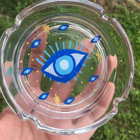 Handpainted Ashtray Eye Ashtray, Fruity Loops, Lighter Case, Stash Jars, Funky Decor, Resin Painting, Painting Crafts, Resin Jewelry, Fairy Lights