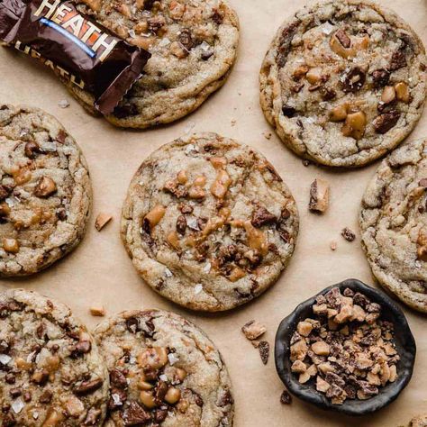 Heath Bar Cookies Heath Bar Dessert, Toffee Bits Recipe, Heath Cookies, Heath Bar Cookies, Toffee Dessert, Soft Toffee, Heath Bars, Toffee Bars, Dipped Cookies