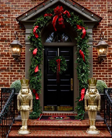 Marcella Landreth (@therealmlandreth59) • Instagram photos and videos Christmas Decor Exterior, Craftsman Christmas, Front Door Christmas Decor, Door Christmas Decor, Front Door Christmas, Holiday Garland, Front Door Christmas Decorations, Art Studio Room, Chris Loves Julia