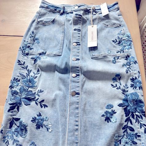 Brand New Anthropologie Driftwood Skirt In Size 29. 29 Inches Long. Frayed Bottom. Embroidered Jean Skirt, Skirt Embroidery Ideas, Denim Skirt Pattern, Skirt Embroidery, Skirt With Embroidery, Jean Skirts, Denim Embroidery, Embroidery Skirt, Modest Outfit