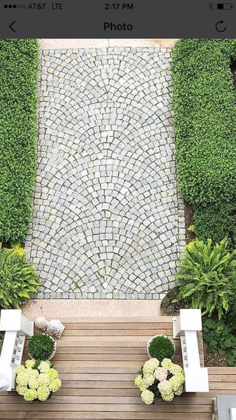 Cobblestone Driveway Ideas, Paving Stone Driveway, Cobble Stone Driveway Entrance, Cobblestone Porch, Stone Driveway Ideas, Cheap Paving Ideas, Cobble Stone Pavers, Paving Ideas Outdoor, Driveway Pattern