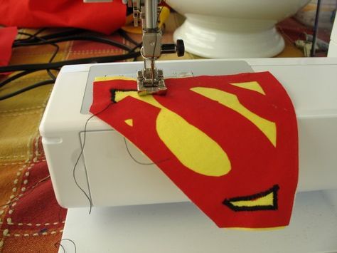 how to sew a superman cape - Google Search Superman Cape Pattern, Superman Cape Diy, Kids Cape Pattern, Make A Superhero, Easy Halloween Diy Crafts, Comic Book Crafts, Superman Cape, Diy Cape, Superman Costume