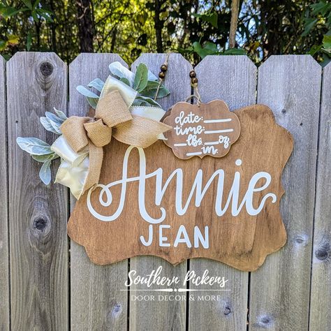 Sometimes, less is more!! Loving this simple, neutral baby door hanger for Miss Annie Jean 🌿 The birth info tag is removable, leaving the perfect name sign to hang in a nursery! Hospital Baby Signs Door Hangers, Hospital Door Hanger Boy, Baby Door Hanger, Hospital Door Hanger, Hospital Door Hangers, Baby Door Hangers, Hospital Door, Baby Door, Baby Hospital