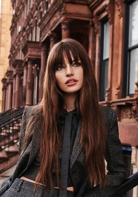 Dark Academia Bangs, French Girl Street Style, Academia Hair, Dark Academia Hair, Dark Academia Dress, Academia Dress, Style Edit, Color Chocolate, Winter Outfit Inspiration