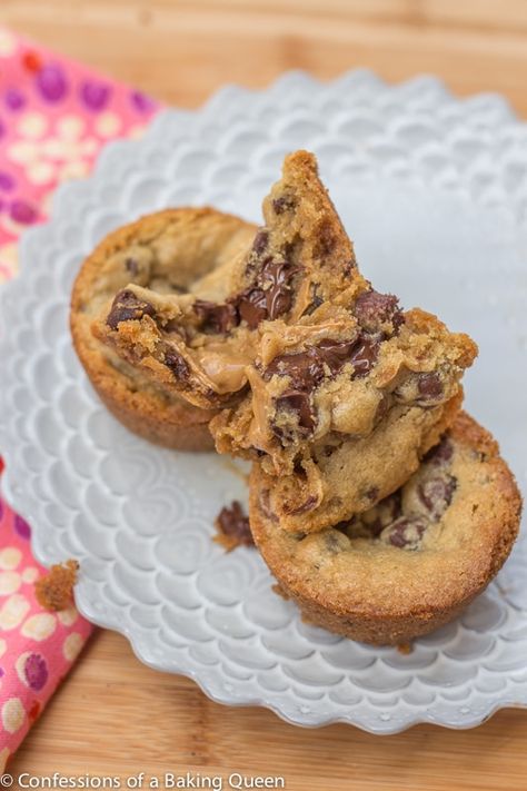 Biscoff Stuffed Chocolate Chip Cookies Biscoff Treats, Stuffed Chocolate Chip Cookies, Chocolate Chip Cookie Cups, Cookie Cups Recipe, Salted Chocolate Chip Cookies, Biscoff Cookie Butter, Biscoff Cookies, Dessert Bar Recipe, Cookie Butter