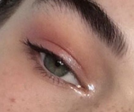 Prom Makeup Inspo, Upturned Eyes, Glossy Eyeshadow, Eyeliner Glitter, Natural Mascara, Pink Eyeshadow, Makeup Natural, Foundation Concealer, Prom Makeup