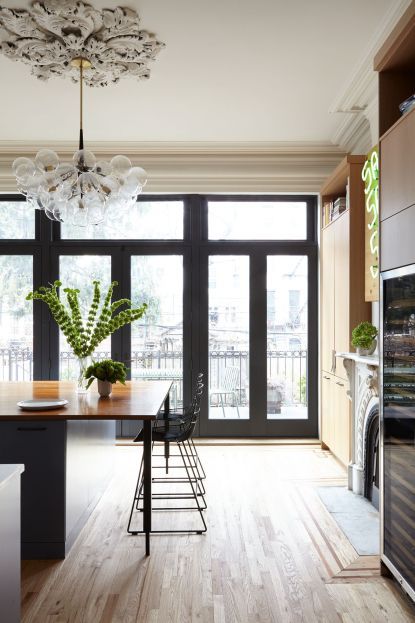 Funky Bathroom Wallpaper, Modern Townhouse Interior, Brownstone Townhouse, Brownstone Interiors, Nyc Dream, New York Brownstone, Funky Bathroom, Modern Bedroom Lighting, Modern Kitchen Storage