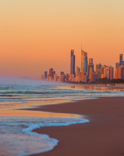 Gold Coast Surfers Paradise, Surfers Paradise Gold Coast, Gold Coast Sunset, Australia Sunshine Coast, Golden Coast Australia, Sunshine Coast Aesthetic, Gold Coast House, Surfers Paradise Gold Coast Aesthetic, Australia Moodboard