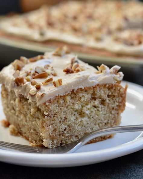 Easy Banana Cake, Banana Nut Cake, Banana Cake Recipe Easy, Wacky Cake, Cream Cheese Frosting Cake, Banana Cake Recipe, Cake With Cream Cheese Frosting, Pecan Cake, Cream Cheese Recipes