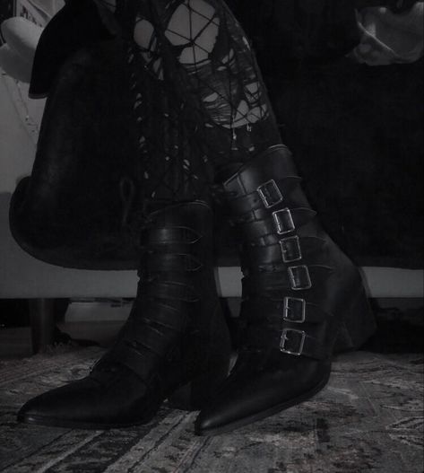 Gothic Shoes Aesthetic, Trad Goth Shoes, Goth Boots Aesthetic, Trad Goth Outfits, Goth Shoes, Trad Goth, Gothic Shoes, Victorian Goth, Alt Fashion