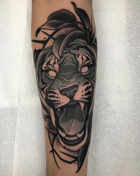 Tiger for William. Thanks again bro was a pleasure to do this for you. Done at @cloakanddaggerlondon ***************************************** #tattoo #tattoos #uktattooartists #uktattoo #londontattoo #shoreditch #bricklane #tiger #tigertattoo #neotraditional #neotraditionaltattoo