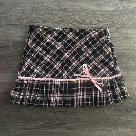 Black and Pink Plaid Mini Skirt with Bow Detail ✰... - Depop Bow Pants, Black Plaid Skirt, Skirt With Bow, Old Fashion Dresses, Girl Fits, Plaid Mini Skirt, Plaid Skirt, Black Mini Skirt, Pink Plaid