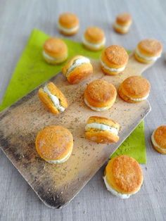 Sablés au thym et crème de roquefort Quick Healthy Lunch, Inexpensive Meals, Tapenade, Best Appetizers, Easy Food To Make, Healthy Breakfast Recipes, Appetizers For Party, Appetizer Snacks, Finger Foods