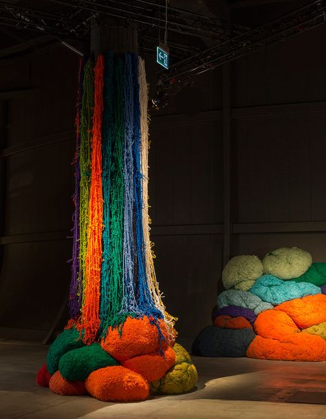 Sheila Hicks, Fiber Sculpture, Design Miami, Textile Sculpture, Party Deco, Textile Fiber Art, Sculpture Installation, Soft Sculpture, Textile Artists