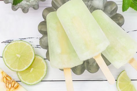 Artisan Popsicles, Mojito Popsicle, Snow Recipe, Impressive Recipes, Easy Summer Meals, Ice Lolly, Ice Cream Popsicles, Summer Treats, Frozen Desserts