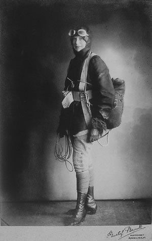 Female Aviator, Female Pilots, Female Pilot, Amelia Earhart, Aviators Women, Vintage Aviation, Aviation History, Great Women, Farm Girl