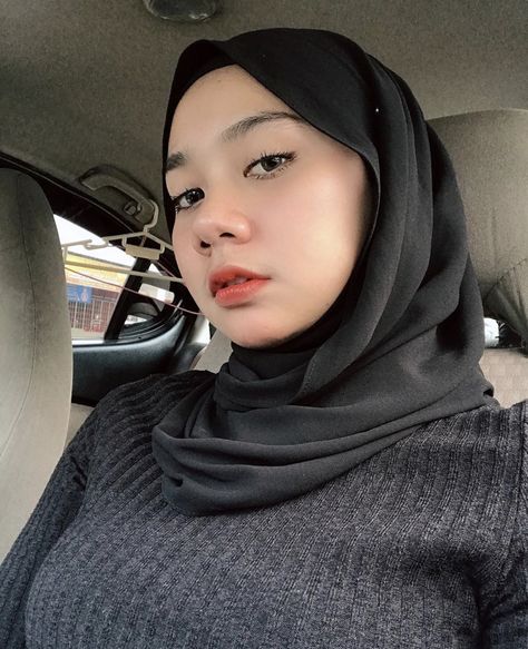 I love this girl melon so much 😍🖤🖤 Janna Nick, Arabic Hijab, Glossy Skin, Foto Cewek Hijab Aesthetic, Hijab Teen, Petty Girl, Awek Tudung, Seluar Ketat, Hijab Collection