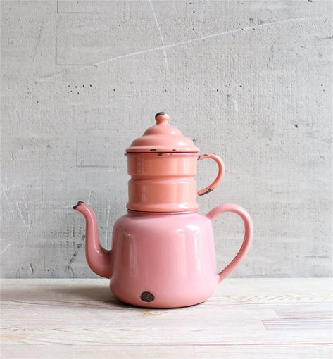 Vintage Coffee Pot, French Coffee, Pink Coffee, Vintage Enamelware, Pink Shades, Coffee Pots, Chocolate Pots, Coffee Accessories, French Country Style