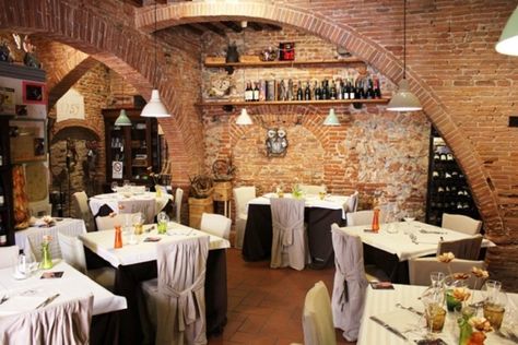 10 Best Secret Restaurants in Rome - Hidden Restaurants in Rome Best Restaurants In Trastevere, Secret Restaurants, Food In Italy, Piazza Barberini, Hidden Restaurants, Italy Places To Visit, Rome Restaurants, Restaurants In Rome, Travel Rome