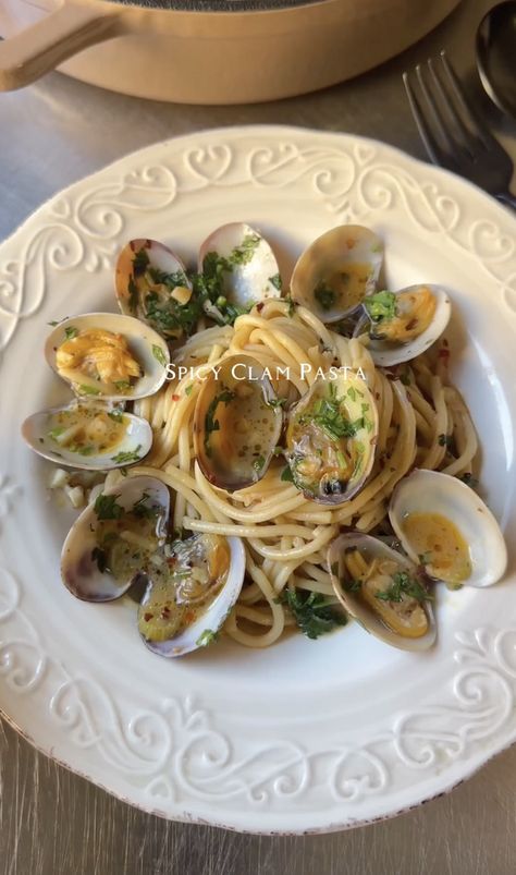 Spicy Clam Pasta, Recipes With Clams, Cherrystone Clams Recipe, Canned Clam Recipes, Clams Pasta, Clam Pasta Recipe, Mussels Recipes, Steamed Clams Recipe, Clams Recipe