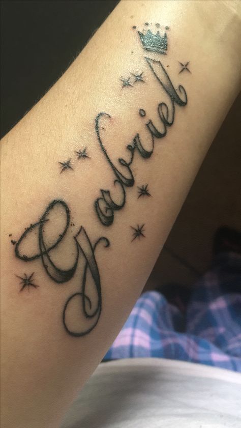 My baby's name Gabriel ❤️ Gabriel Tattoo, Tattoo Nombres, Best Couple Tattoos, Finger Tats, Tattoo Name, Dope Tattoos For Women, Name Wallpaper, Healthy Cat Treats, Healthy Cat