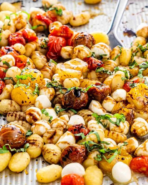 In under 30 minutes, this Caprese Gnocchi Sheet Pan can be on your table and ready to eat. It's the perfect one pan wonder weekday dinner for any busy family, that's filled with roasted cherry tomatoes, crispy gnocchi, and yummy bocconcini. #caprese #gnocchi #recipe #sheetpandinner Caprese Gnocchi, Gnocchi Sheet Pan, Light Pasta Dishes, Easy Delicious Dinner Recipes, Easy Chicken Fajitas, Easy Delicious Dinners, Light Pasta, Jo Cooks, Roasted Vegetable Recipes