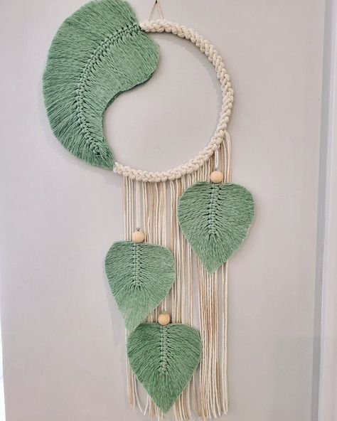 Macrame Idea, Macrame Wedding Decor, Macrame Leaves, Green Macrame, Art Macramé, Macrame Wall Hanging Tutorial, Macrame Plant Hanger Tutorial, Leaves Wall Art, Macrame Plant Hanger Patterns