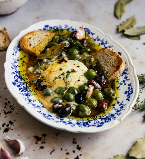 Vegan Baked Feta, Vegan Gourmet Recipes, Vegan Fancy Dinner, Baked Feta With Olives, Feta With Olives, Vegan Greek Recipes, Vegan Tapas, Vegan Starter, Vegan Dinner Party