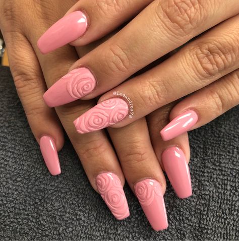 Kentucky Derby Nails Art, Pink Rose Nail Designs, Pink Rose Nail Art, Derby Nails Kentucky, Kentucky Derby Nails, Roses Nails Design, Rose Design Nails, Nail Art Rose Flower, Roses On Nails