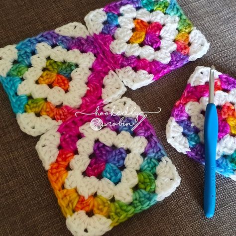 Two Tone Granny Square Crochet, Motifs Afghans, Crocheted Squares, Granny Square Haken, Granny Square Crochet Patterns Free, Crochet Fun, Crochet Blocks, Haken Baby, Crochet Granny Square