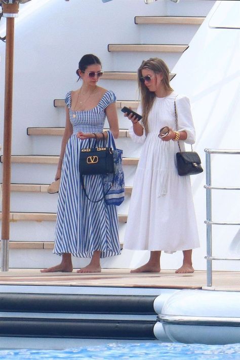 Old Money Women, Goa Outfits, Missoni Fashion, Nina Dobrev Style, Bohemian Beach Style, Dress And Sneakers Outfit, A Yacht, Julianne Hough, Summer Lookbook