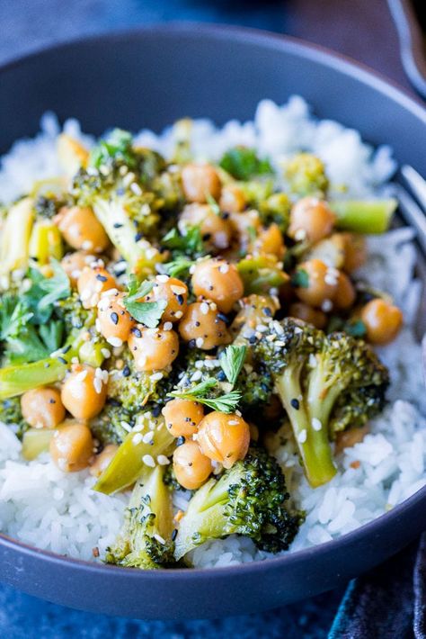 Stir Fry With Broccoli, Vegan Family Dinner, Kid Friendly Meals Easy, Teriyaki Stir Fry, Teriyaki Sauce Recipe, Healthier Alternatives, Raw Broccoli, Sesame Noodles, Garlic Cheese Bread