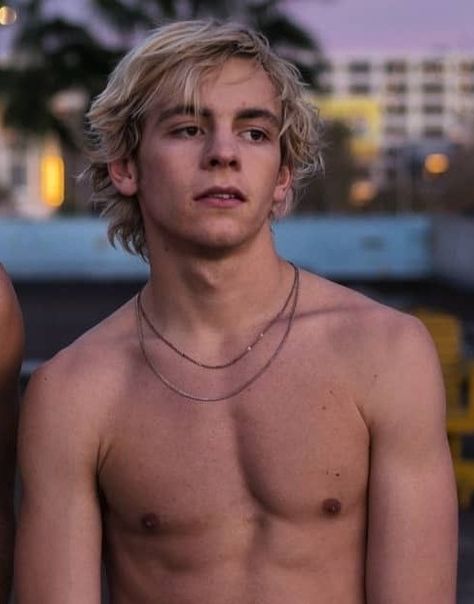 Blonde Male Celebrities, Hot Actors Male Celebrities, Hot Celebrity Actors Male, Male Celebrity Crush, Austin Moon, Cute Blonde Guys, Cute Blonde, Pretty Blonde, Actors Male