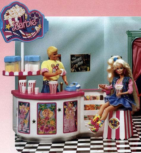 barbie movie theater with real working popcorn popper and flavor shakers Barbie Catalog, Polymer Tutorial, Barbie Playsets, Barbie 80s, Barbie 90s, Barbie Room, Barbie Diorama, Barbie Barbie, For The Record