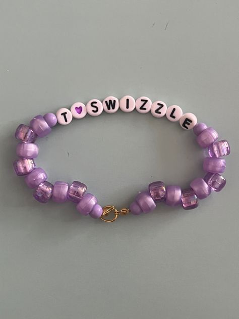 T Swizzle Bracelet, Song Bracelets, T Swizzle, Eras Bracelets, Swift Bracelet, Bracelet Inspiration, Bracelet Inspo, Friendship Bracelets Designs, Bracelet Craft Diy