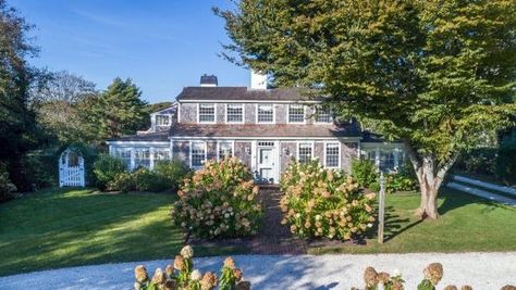 A Cape Cod-Style Home Features a Brick Walkway, a Circle Gravel Driveway and Lush Hydrangea Bushes | HGTV Large Concrete Pavers, Landscape Curbing, Beautiful Landscaping, Cape Cod Style House, Brick Walkway, Ranch Exterior, Contemporary Patio, Summer Living, Contemporary Garden