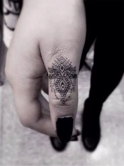 Mandala thumb tattoo Dr Woo Tattoo, Thumb Tattoos, Dr Woo, Finger Tats, Finger Tattoo Designs, Geniale Tattoos, Ring Tattoos, Subtle Tattoos, Index Finger