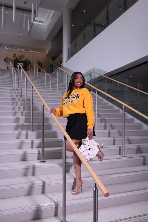 Sweatshirt and skirt combo College Graduation Photoshoot, Graduation Photoshoot, Graduation Outfit, College Graduation, Graduation Cap, Skirt Outfits, Skirt, Sweatshirts