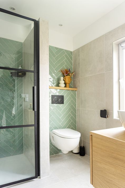 2 Tile Bathroom, Colorful Tiles Bathroom, Fun Bathroom Ideas, Bathroom Shower Tile Ideas, Best Bathroom Paint Colors, Colorful Tiles, Green Tile Bathroom, Small Toilet Room, Girl Bathrooms