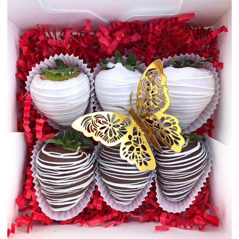 Chocolate Covered Strawberries Butterfly, Chocolate Covered Strawberries Packaging, Strawberry Boxes Chocolate Covered, Chocante Covered Strawberries, Chocolate Covered Strawberry Business, Valentine Chocolate Covered Strawberries, Chocolate Covered Desserts, Strawberry Decor, Chocolate Covered Strawberry Recipe