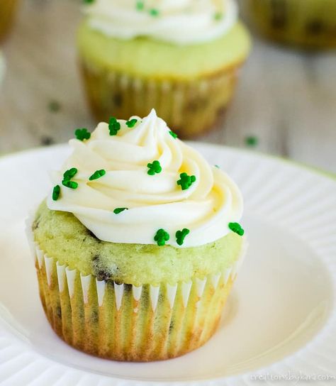 St. Patrick's Day Cupcakes . . . these tasty cupcakes have been a tradition at my house since I was a little girl. Pistachio pudding gives them great flavor as well as a fun green color. Pistachio Cupcakes, Pudding Cupcakes, Chocolate Chip Cupcakes, St Patricks Day Food, Pistachio Pudding, Homemade Cake, Cupcake Flavors, Homemade Cake Recipes, Cookie Cups