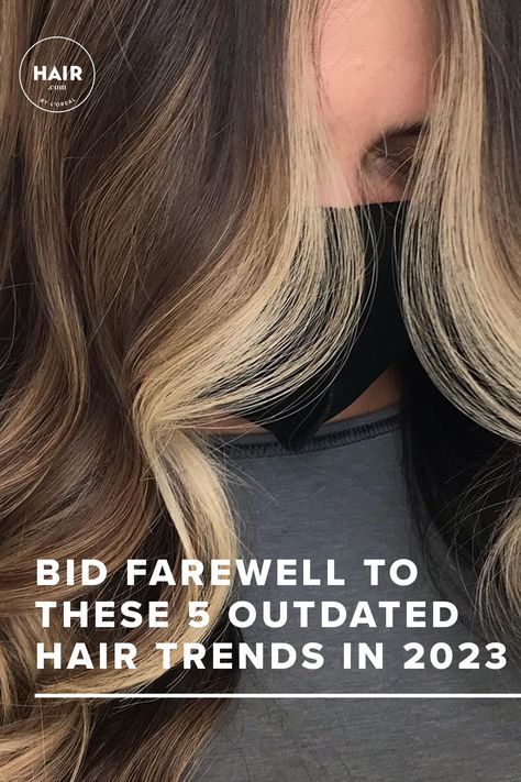 Before we can fully embrace the hair trends in 2023 however, there are a few 2022 hair trends that we have to leave in the past. 2022 Hair Trends, Current Hair Trends, Spring Hair Color Trends, Winter Hair Trends, New Hair Color Trends, Spring Hair Trends, Trends In 2023, Summer Hair Trends, Long Hair Trends