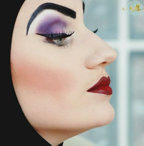 Snow White Queen Makeup, Evil Queen Eye Makeup, Evil Queen Snow White Makeup, Evil Queen Hair, Evil Queen Makeup Halloween, The Evil Queen Costume, Evil Queen Makeup Tutorial, Evil Queen Makeup Snow White, Evil Queen Costume Ideas