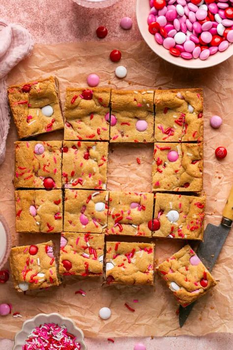 Soft and Chewy Valentine's Day M&M Cookie Bars - Oh Snap Macros Oh Snap Macros, M M Cookie Bars, Peppermint Cheesecake, Best Cookies Ever, M M Cookies, Cookie Bar, Funfetti Cake, Easy No Bake Desserts, Oh Snap