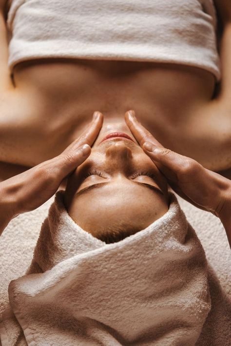 Holistic Facial Treatments, Spa Facial Aesthetic, Face Massage Aesthetic, Massage Aesthetic Spa, Esthetician Treatments, Spa Aesthetic Photography, Facial Spa Aesthetic, Facial Photography, Aesthetics Facials