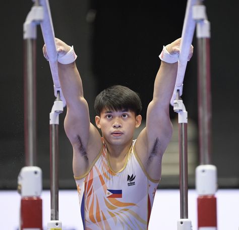 CARLOS YULO was in his elements on Wednesday night to advance to the medal round of the men’s… Carlos Yulo Gymnast, Floor Exercise, Gymnastics World, Art App, Grunge Quotes, Artistic Gymnastics, Floor Workouts, Gold Medal, On Wednesday