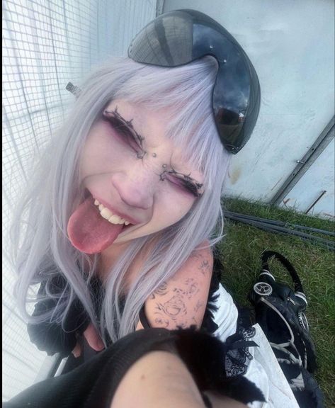 Jazmin Bean Aesthetic, Beatiful People, Baby Bangs, Jazmin Bean, Old Makeup, Makeup Eyeliner, Melanie Martinez, Picture Poses, Halloween Ideas