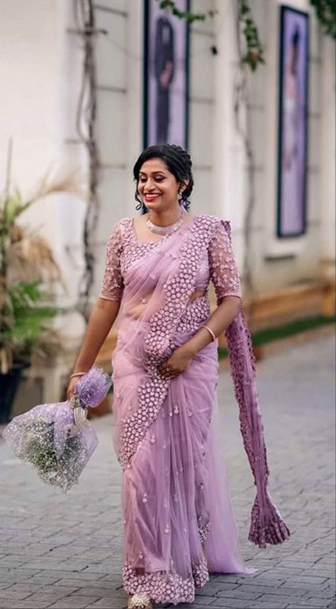 Kerala Blouse Designs, Blouse Designs Net Saree, Blouse Designs Net, Long Saree Blouse Designs, Net Blouse Designs, Bride Kerala, Christian Bridal Saree, Netted Blouse Designs, Christian Bride