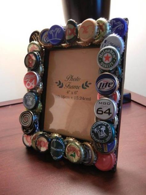 Recycling Metal Caps for Decorating Home Furnishings Beer Bottle Cap Crafts, Beer Crafts, Bottle Top Crafts, Bottle Cap Projects, Bar Deco, Beer Bottle Caps, Bottle Cap Art, Beer Bottle Cap, Bottle Cap Crafts